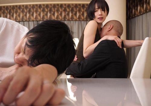 Vợ ngoan bí mật làm tình với sếp giúp chồng thăng tiến