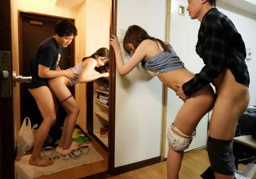 Hưng phấn tột đỉnh khi đổi vợ cùng bạn thân